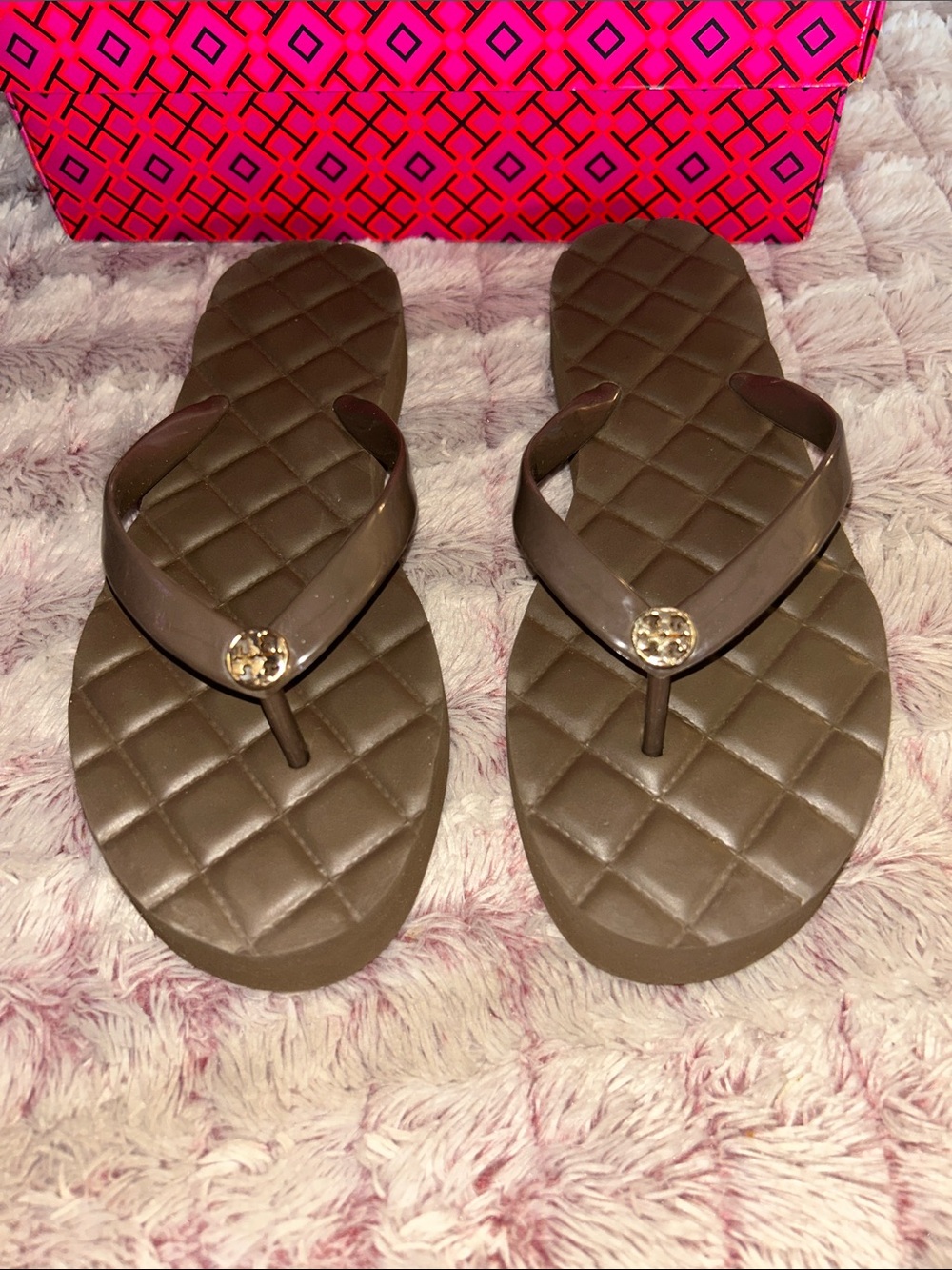 Tory Burch chocolate Brown Quilted Flip Flop Sandals with Gold Logo size 8 new